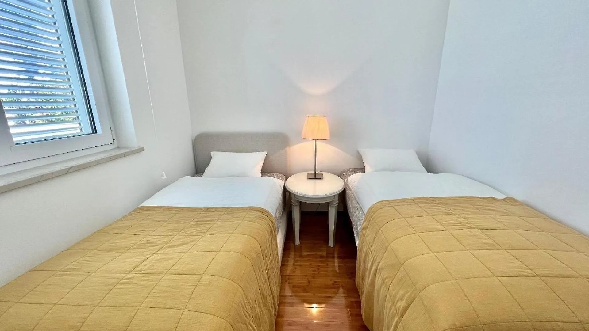 Tolle Wohnung In Crikvenica Mit Moebliertem Balkon Und Meerblick Dramalj Apartment